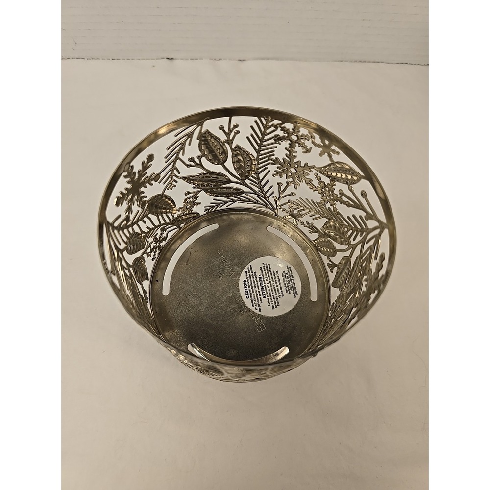 Bath & Body‎ Works Silver Chrome Snowflakes Pedestal 3 Wick Candle Holder - Picture 5 of 5